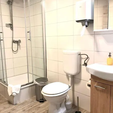 德尔兹伽尼城市酒店