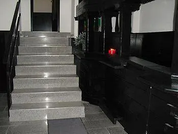 德尔兹伽尼城市酒店 2*