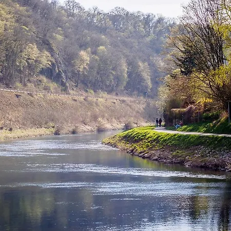 德尔兹伽尼城市酒店 2*